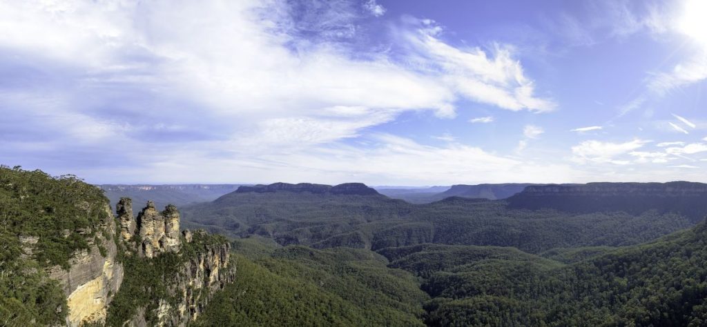 An Easy One Day Blue Mountains Itinerary 4 Three Sissters jamison Valley