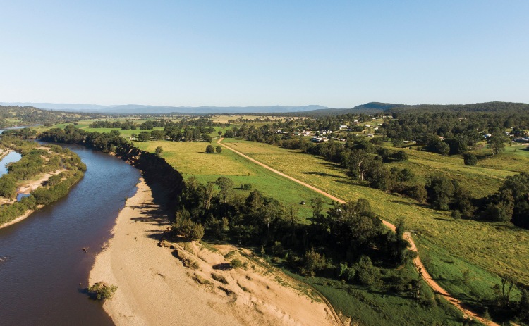 Scenic country views across the Clarence River and Valley.