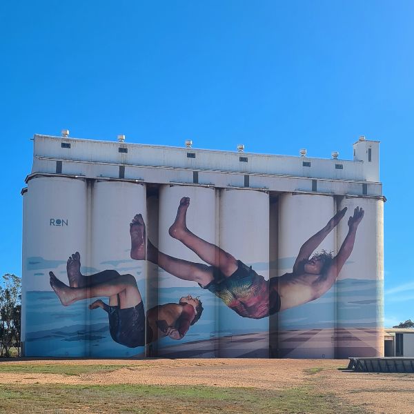 Titled Jeti Jumping, these silos were painted by Argentinian artist Martin Ron.